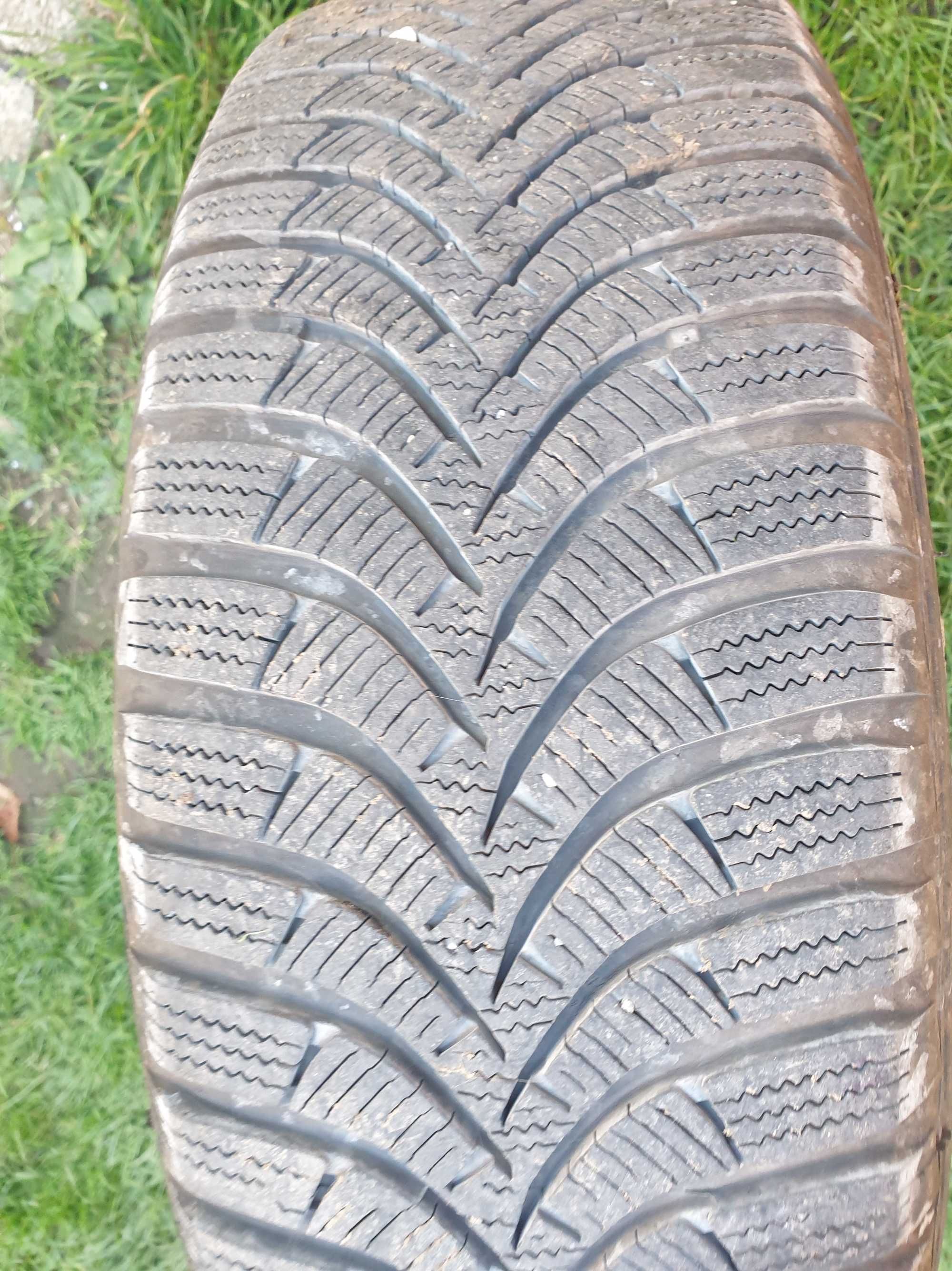 2 Cauciucuri Hankook iarna 195/65/R15 aproape noi cu jante 5×112