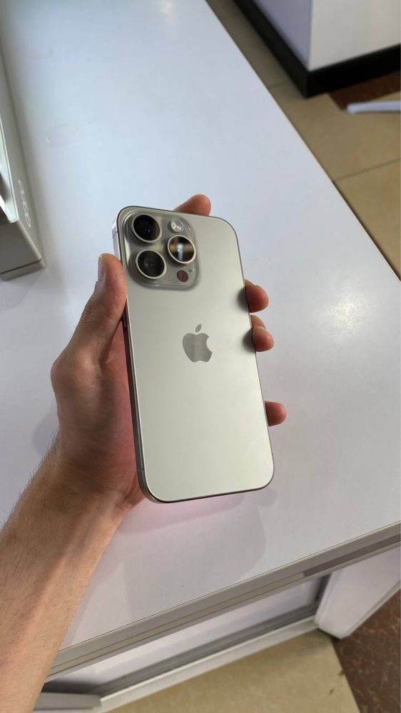IPhone 15 pro 8/128