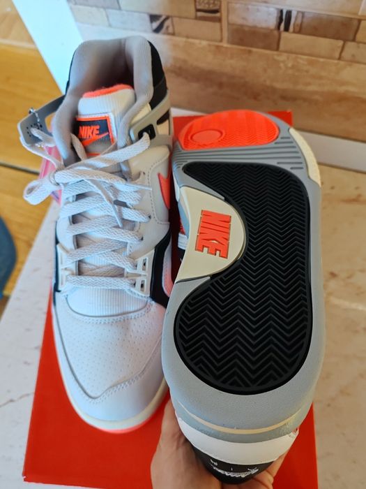 Nike Air Tech Challange