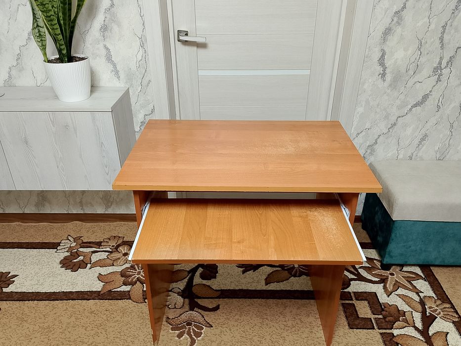 Продам компьютерный стол