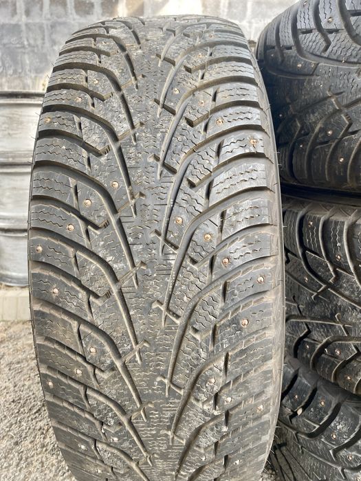 Продам зимнюю шипованную резину Максим Айс Норд 5