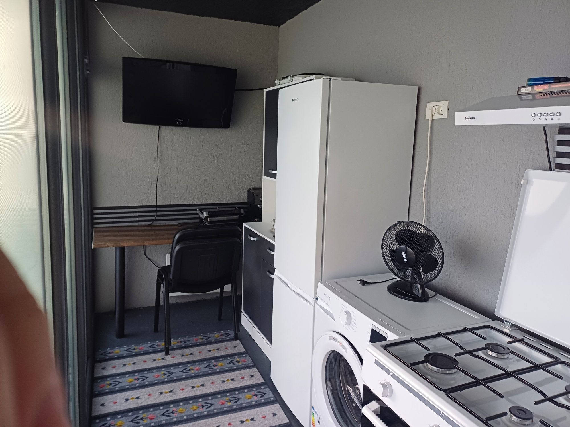 Închiriez imobil(casa)