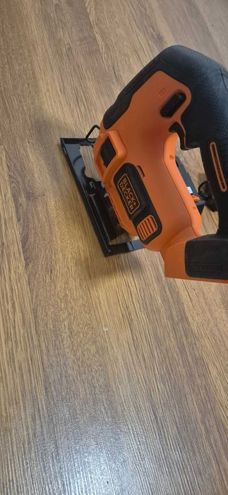 Ferăstră electric pendular Black & Decker