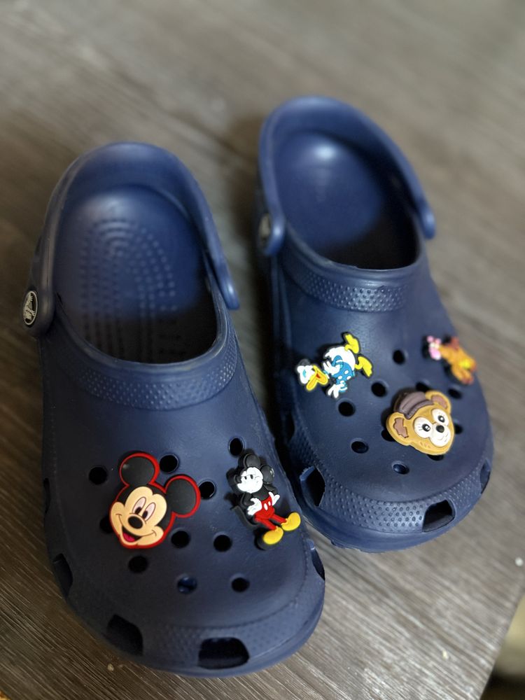 Crocs , Guess , Mayoral