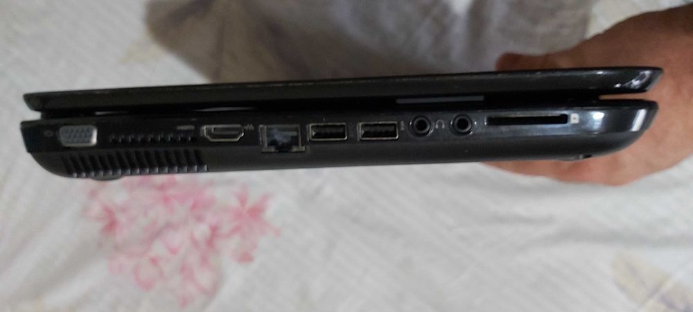 Продавам лаптоп 15.6 инча