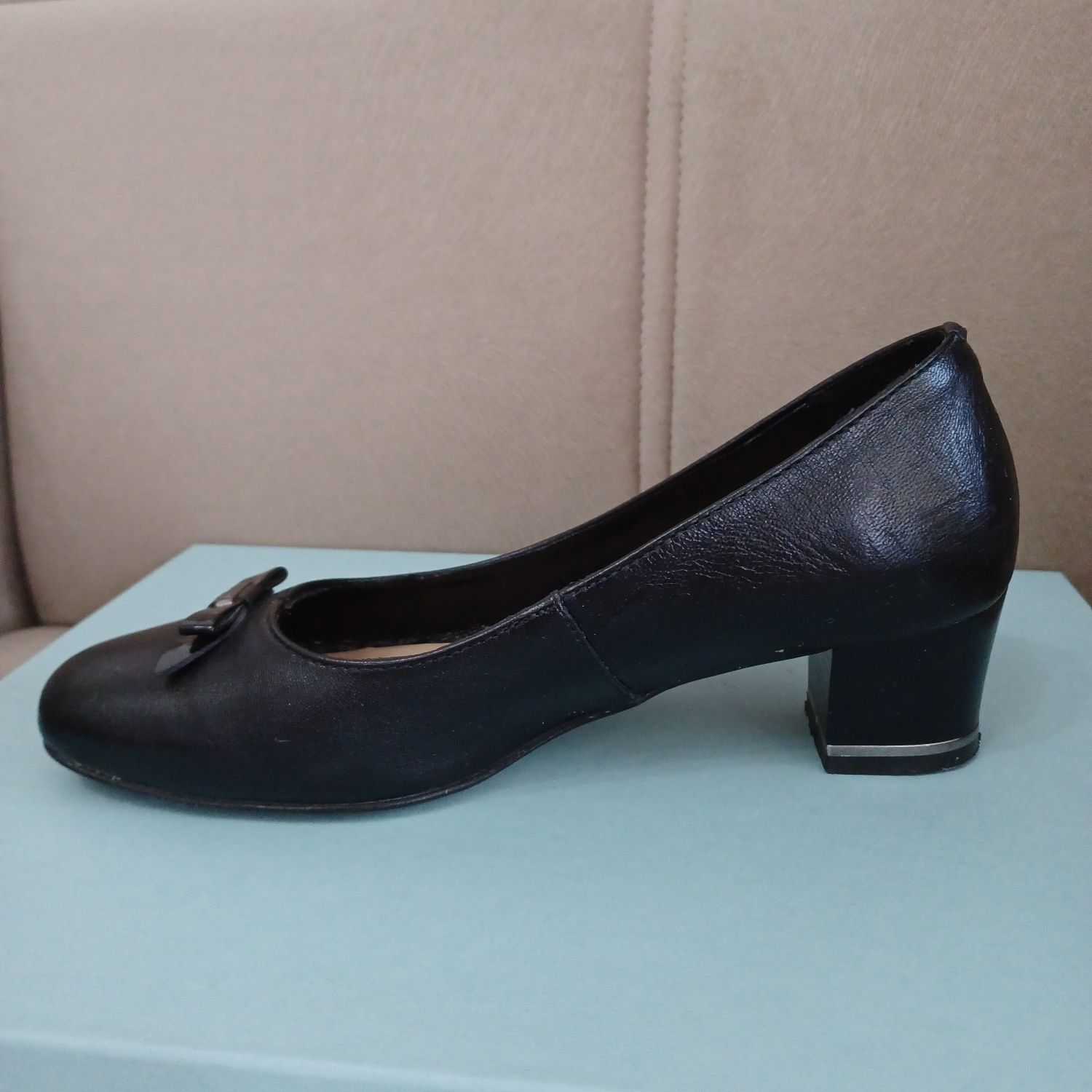 CCC Lasocki Pantofi cu toc mic piele neagra marimea 37