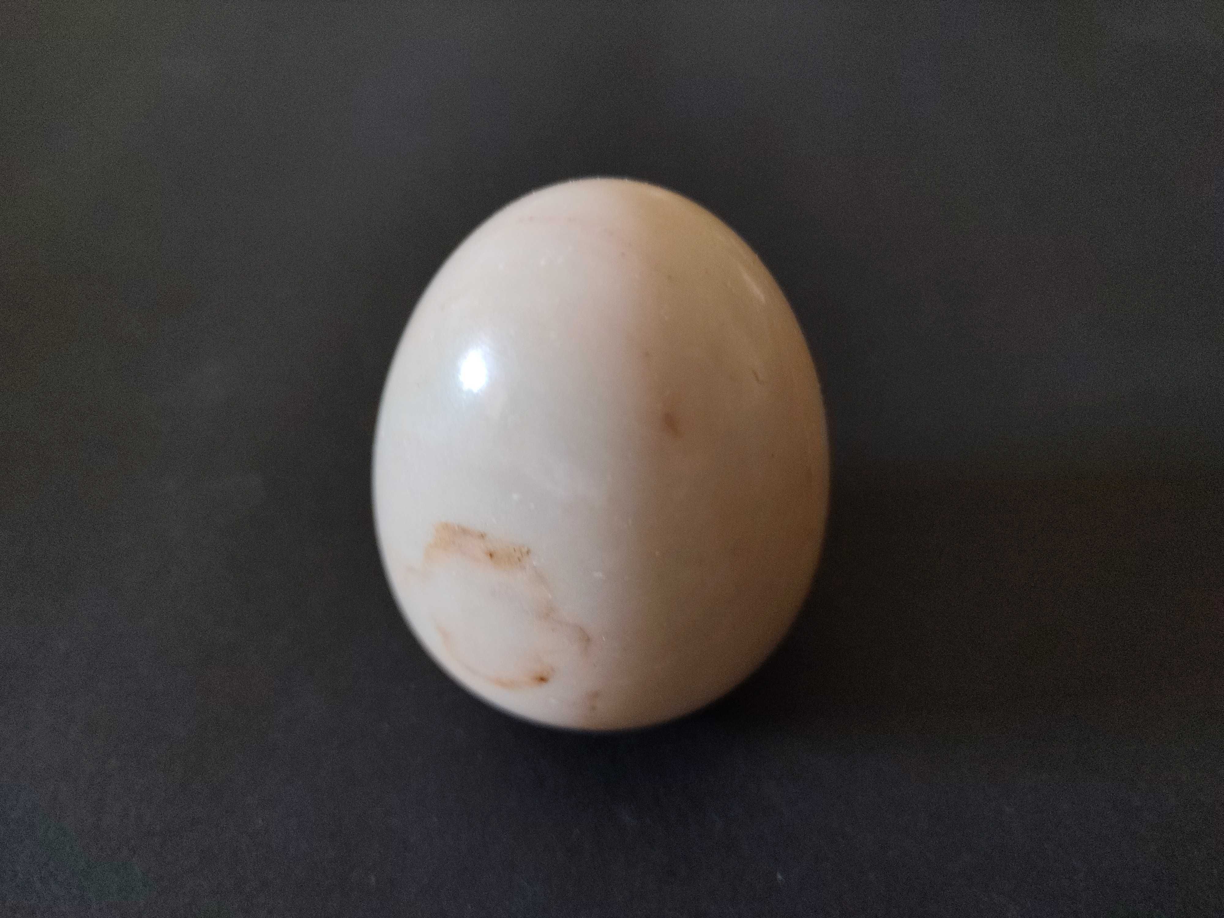 Для интерьера дома - яйцо из камня ОНИКС