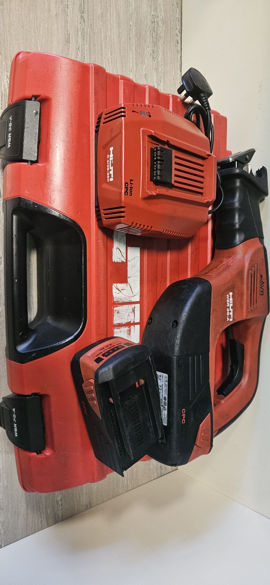 HILTI Акумулаторен Саблен Трион WSR36-A 36V.