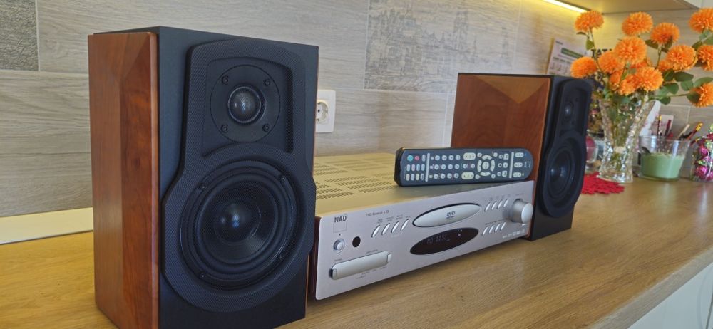 Sistem NAD L53 cu boxe și telecomandă