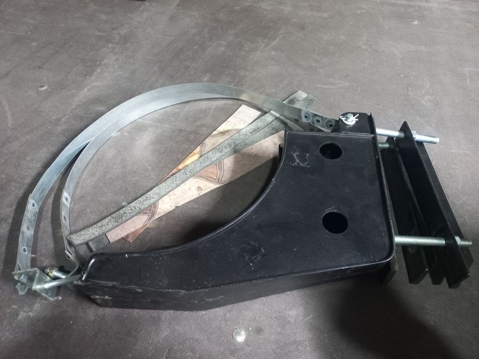 Крепление газового балона.