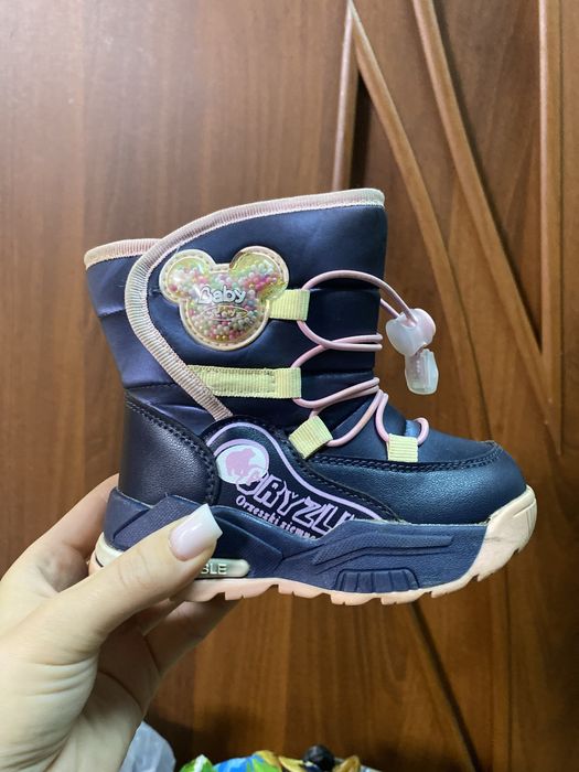 Продам зимние ботинки на девочку