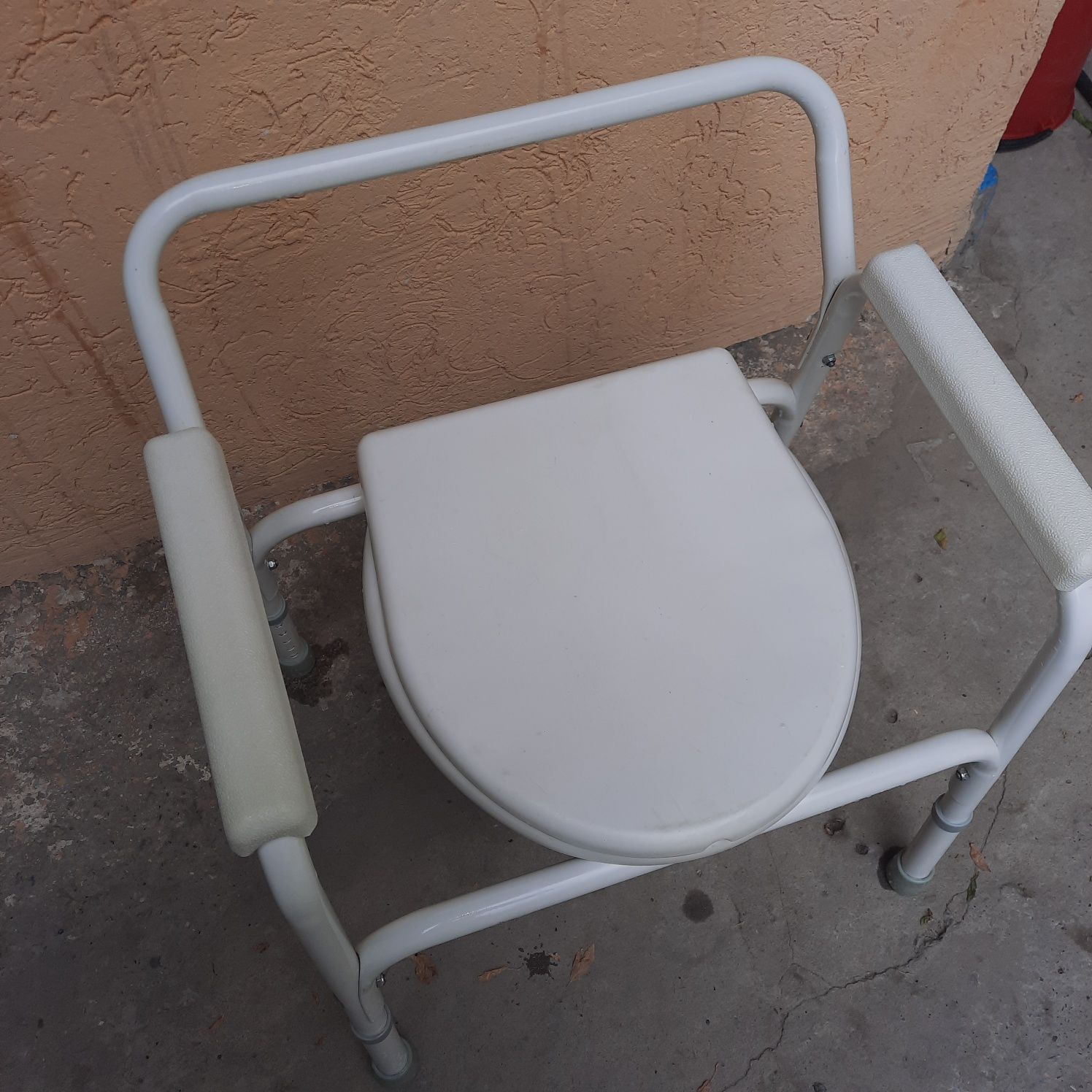 Продается санитарный стул. Для инвалидов .