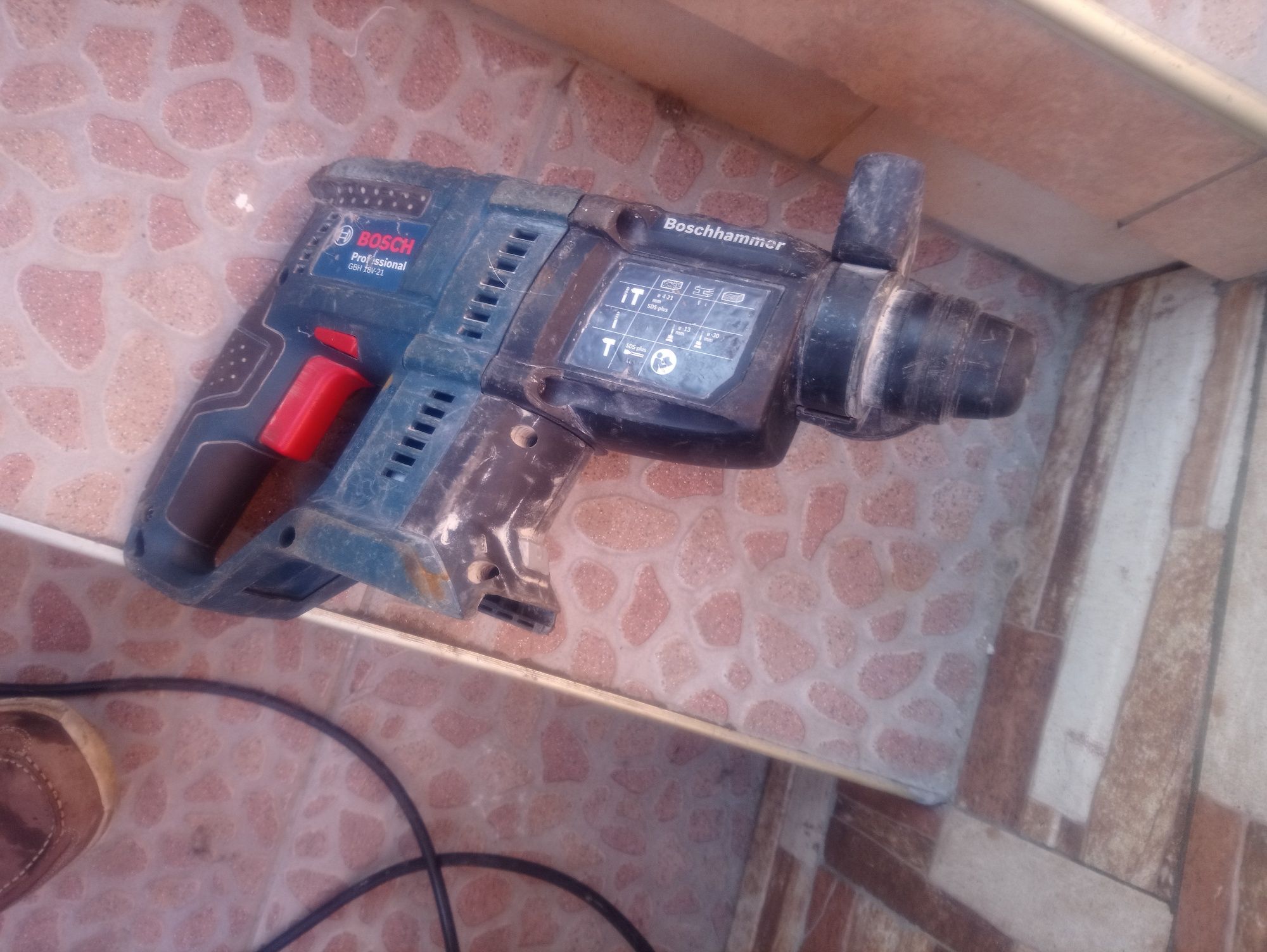 Перфоратор Bosch 18V Li on Безчетков Мотор