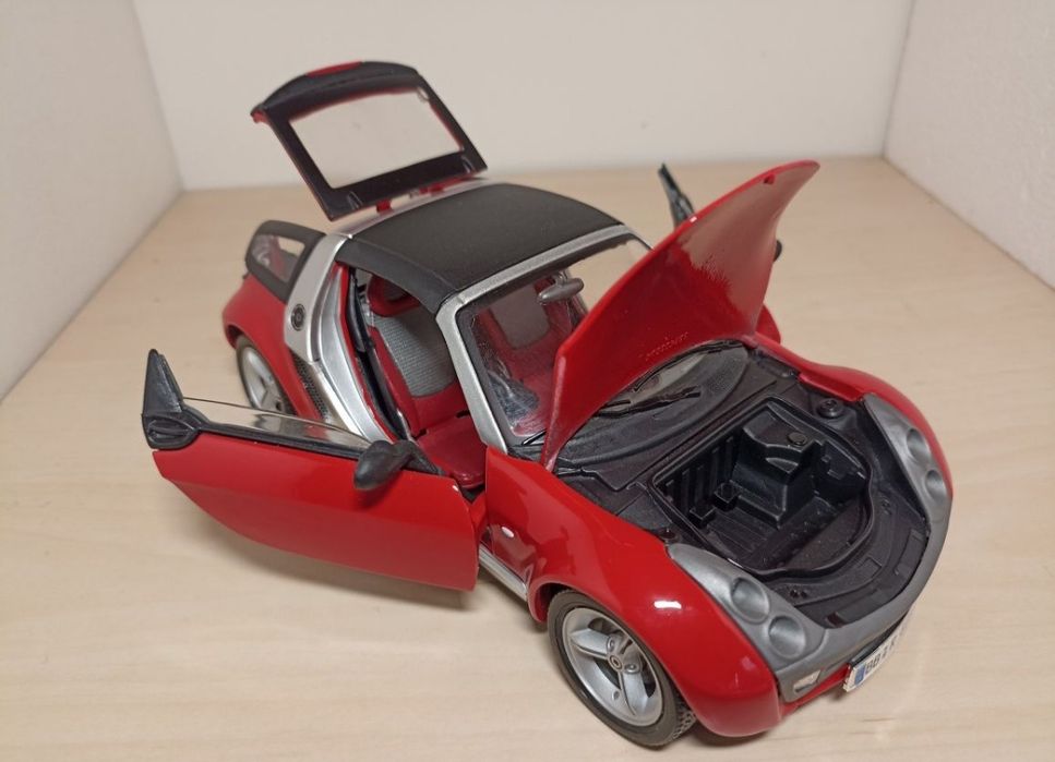 Smart 1:18
Scara 1:18
Bburago 

Pozele reflectă realitatea. Se vinde e