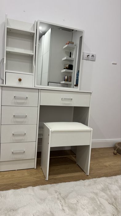 Masa de toaleta pentru machiaj