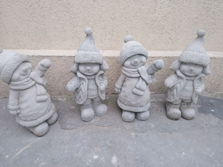 Faci bani de sărbători !! Oameni de zăpadă !!