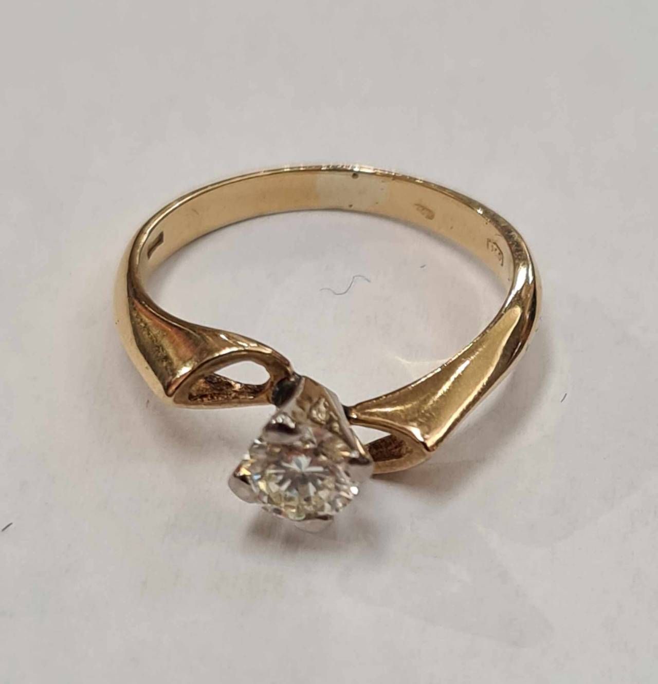 Inel din aur galben 18k cu diamant natural, IAU559