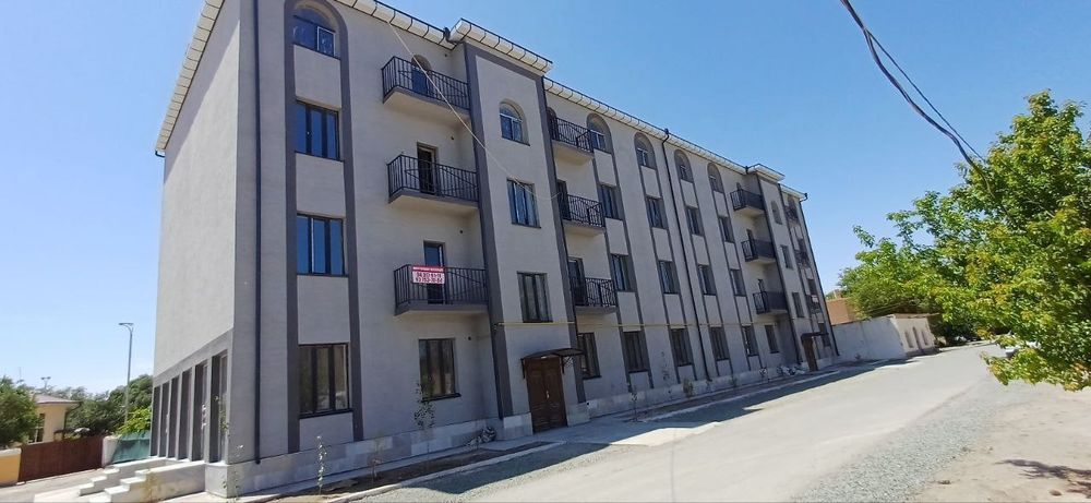 Урганч ситида 5 этажли домни 5чи этажида 3 хонал квартира сотилади.