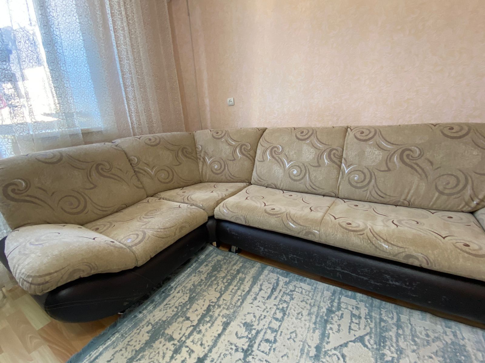 Продаю диван с углом (+кресло)