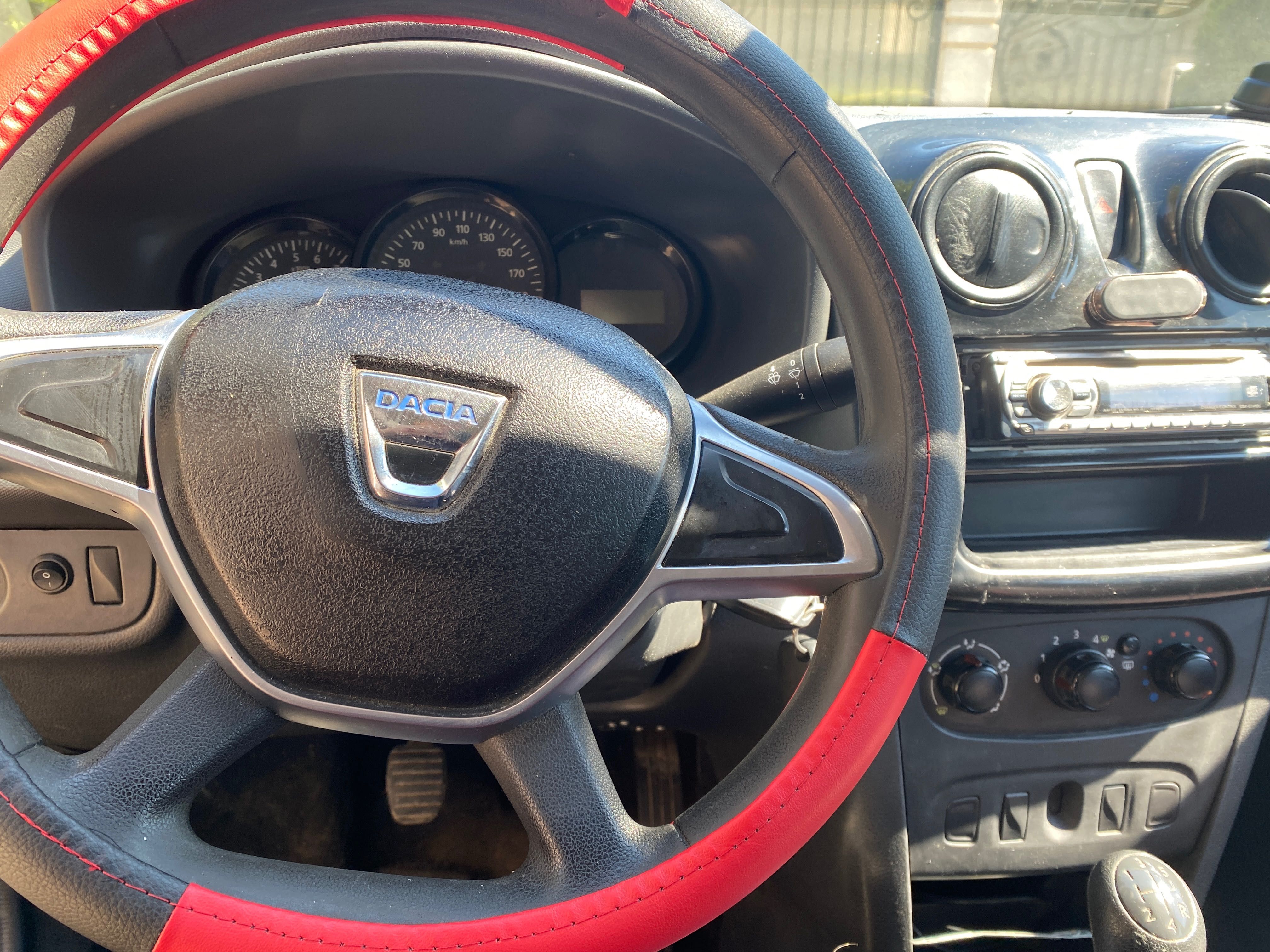 Vând Dacia Logan