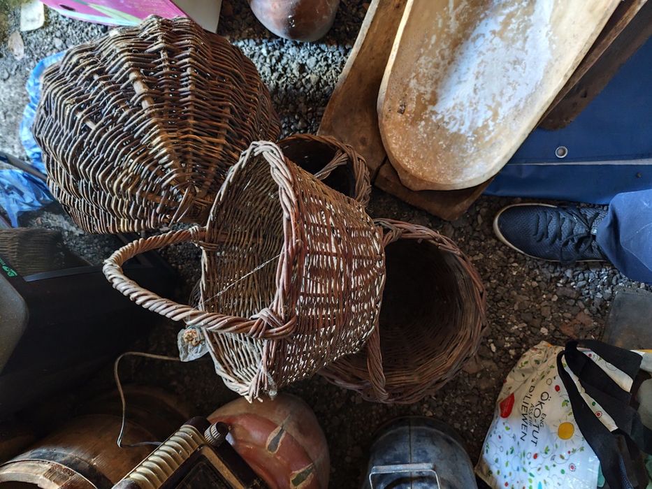 Плетени кошници автентични.