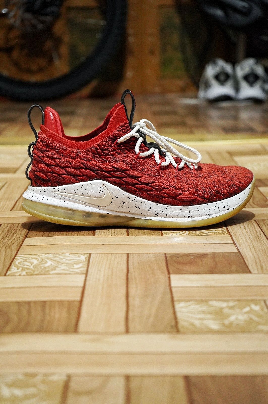 Nike Lebron XV Low