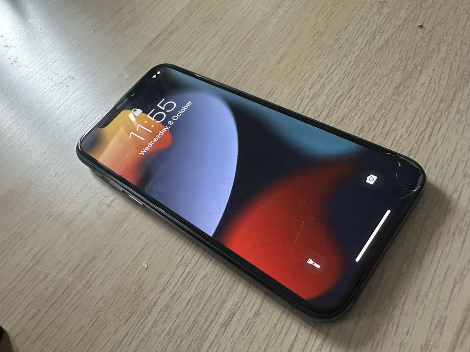 Iphone 11 pro 64gb cu sticla fața usor fisurata