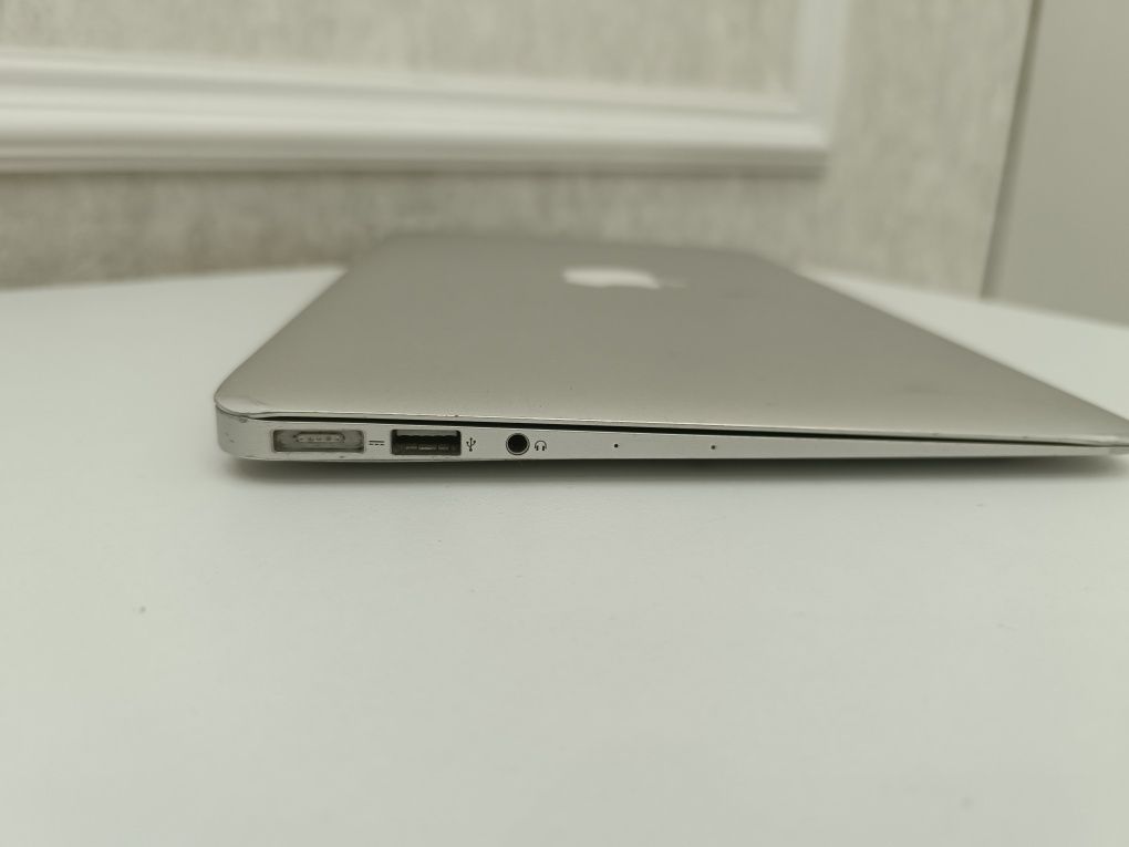 Macbook air 2015 Apple В хорошем состоянии! ПОЛНОСТЬЮ РАБОЧИЙ