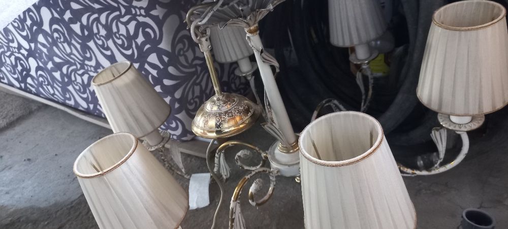 Продам б/у люстру недорого производство Италия!!!