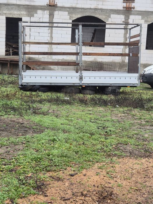 Vând bene de iveco cu structură metalică din Galvan și schelet !