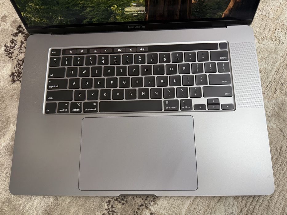 Apple Macbook Pro 16 inch, Intel I9 9th gen,16Gb RAM, 1TB NVMe.