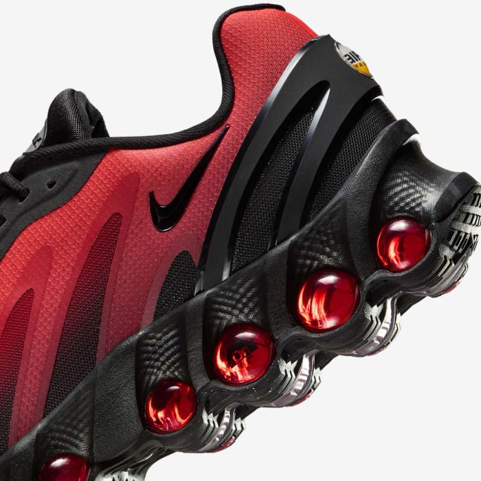 NIKE AIR MAX DN8 ‘Black / Bright Crimson’