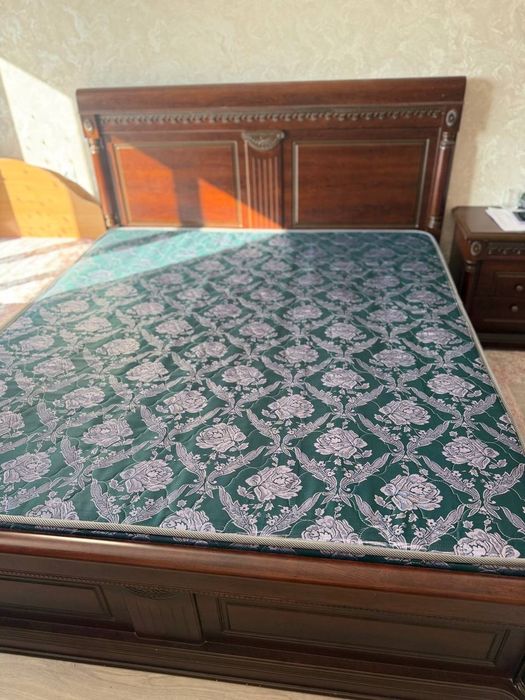 Кровать, шкаф и 2 тумбы