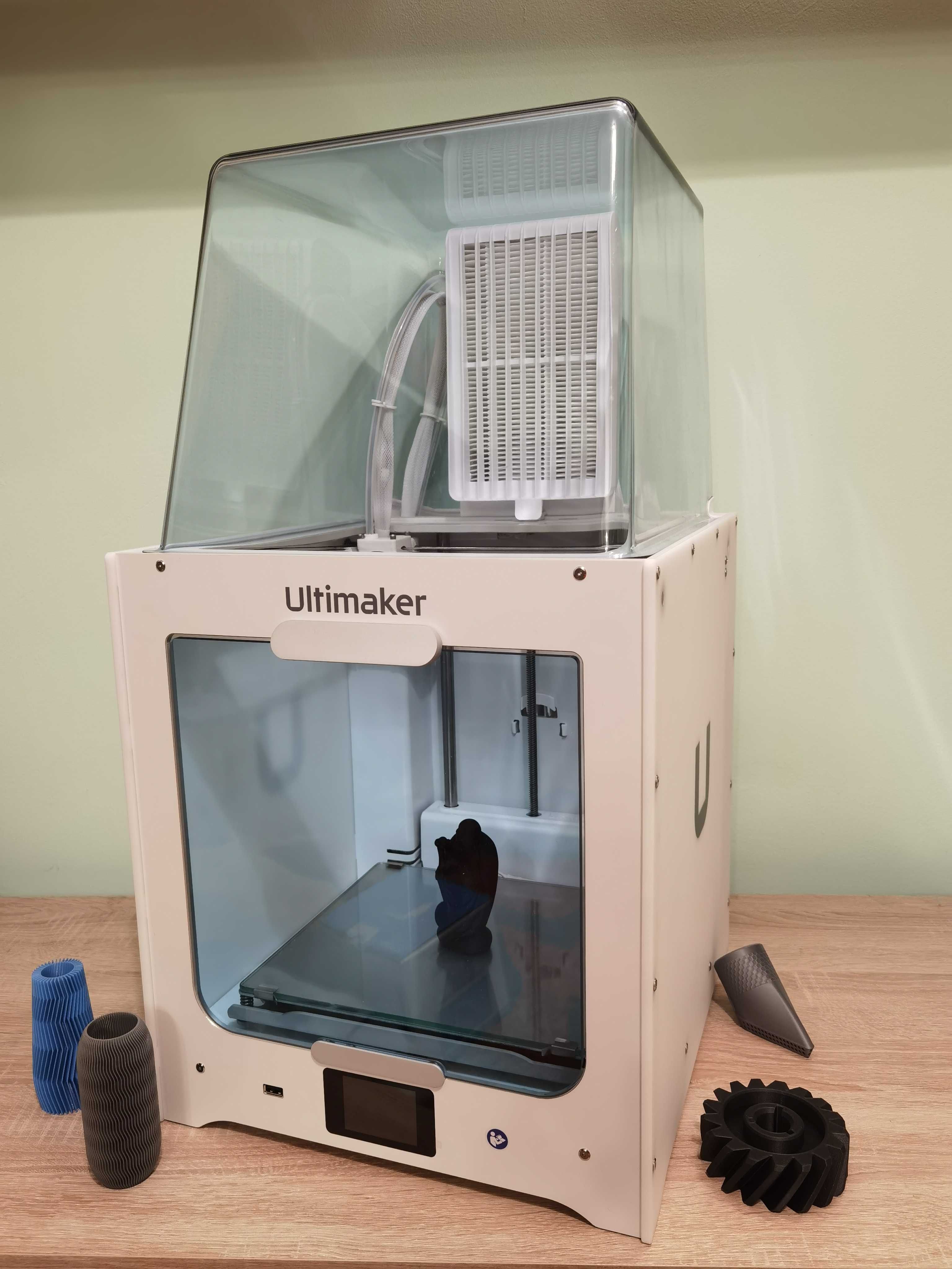 Imprimanta 3D Ultimaker 2+ connect cu air management
