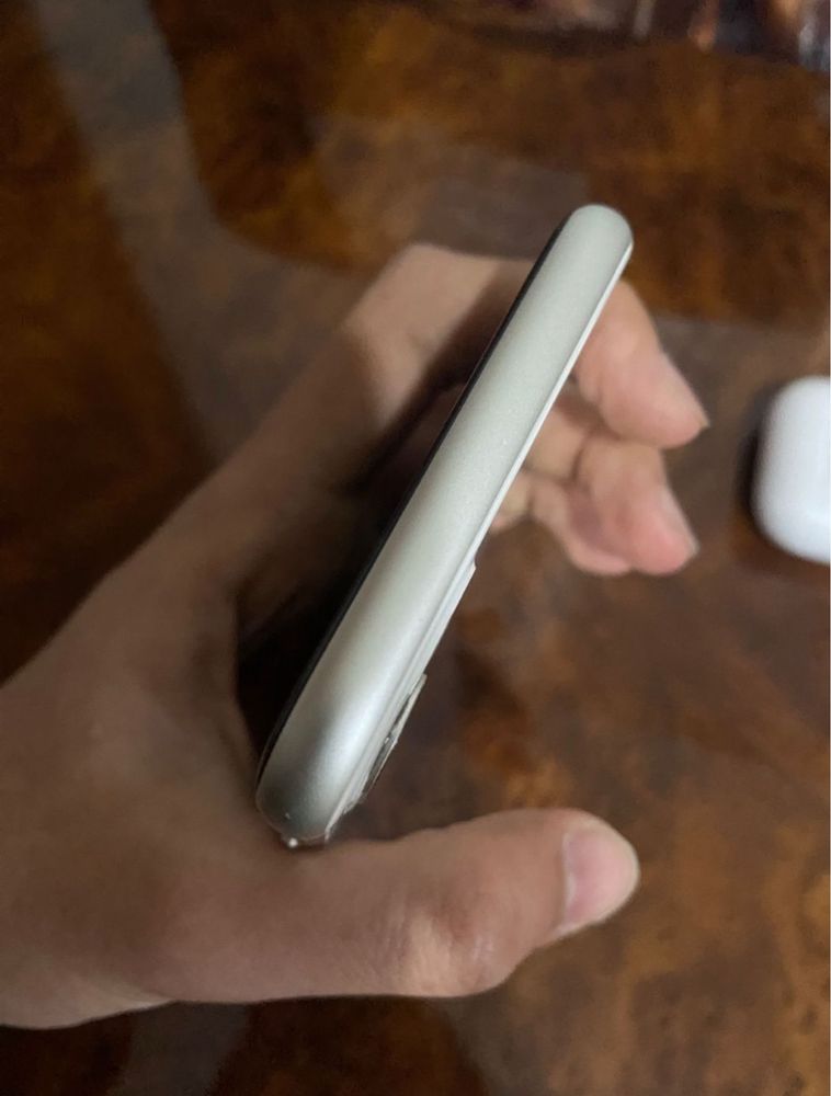 Iphone 11  128Гб с гарантией