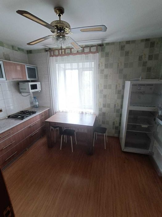 Продам просторную двухкомнатную квартиру!