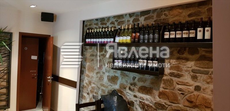 Ресторант и два магазина