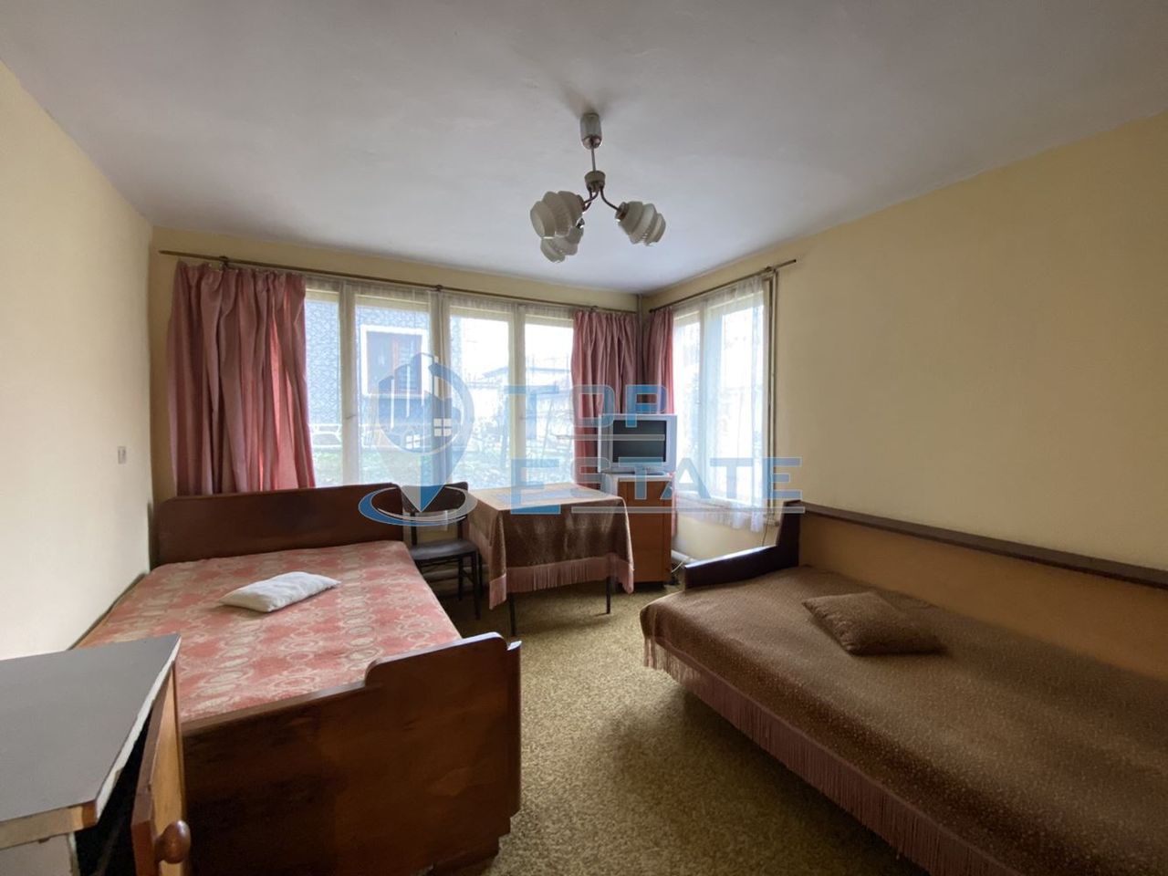 Продава се Къща в Елена - 420 кв.м за 250 €/кв.м - Снимка #11