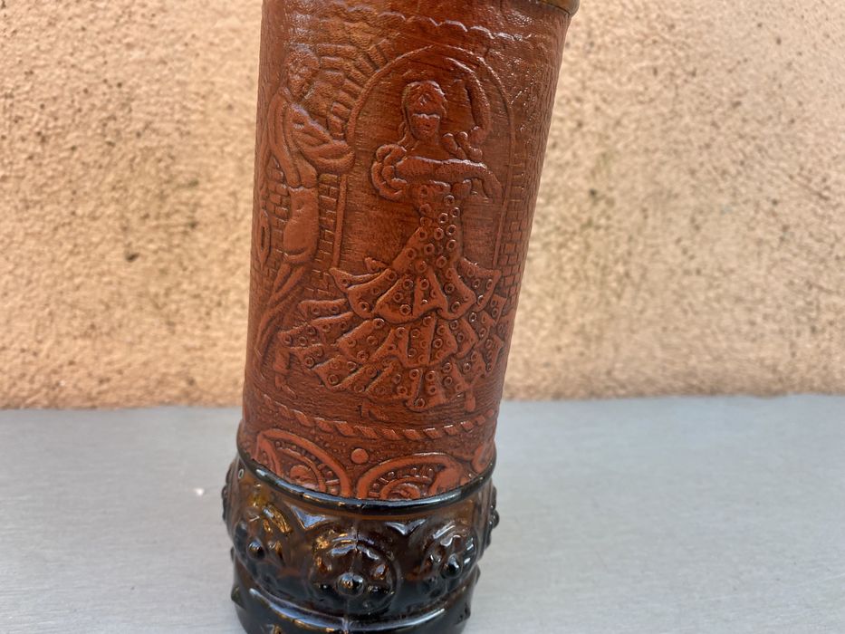 Немска бутилка с кожена облицовка