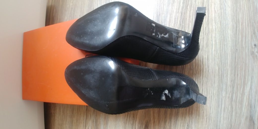 Черни кожени обувки GiAnni на висок ток