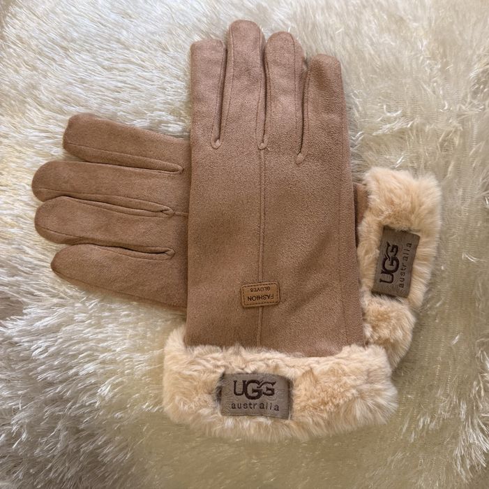 UGG manusi maro deschis de iarna