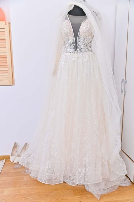 Rochie mireasa, pantofi, halat de mireasa
