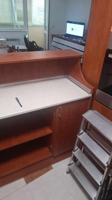 Продавам мини бар широк 120 см