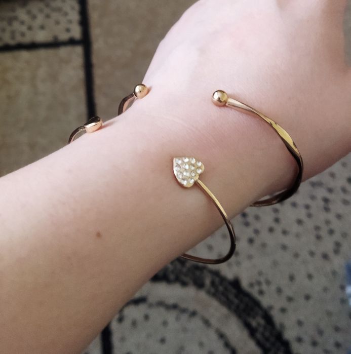 2 златисти нови гривни