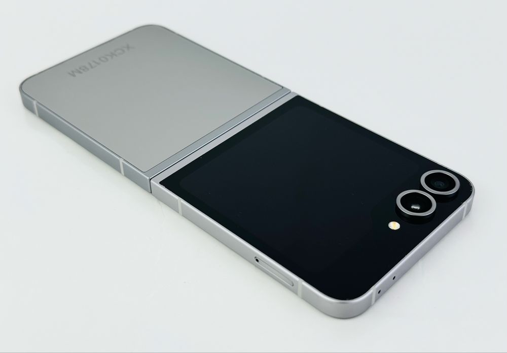 Samsung Galaxy Z Flip 6 5G 256GB 12RAM Silver Перфектен! Гаранция!
