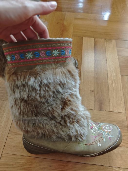 Кокетни есенни ботуши с бродерия, р-р 37