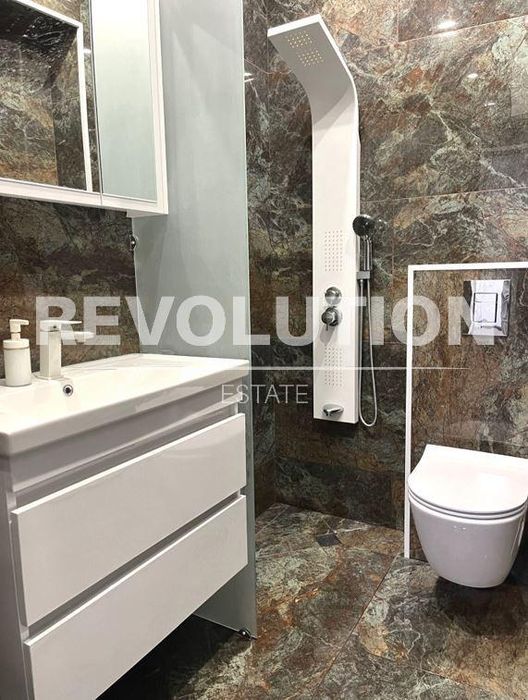 Дава се под наем Тристаен апартамент в Варна, Галата - 122 кв.м за 1100 € - Снимка #7