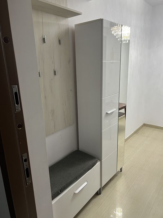 Vand cuier foarte putin folosit!