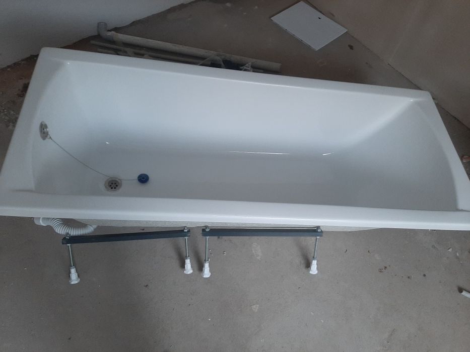 Продам срочно акриловую ванну новая