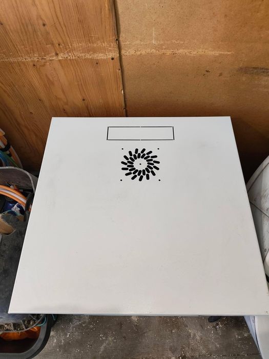 Комуникационен шкаф